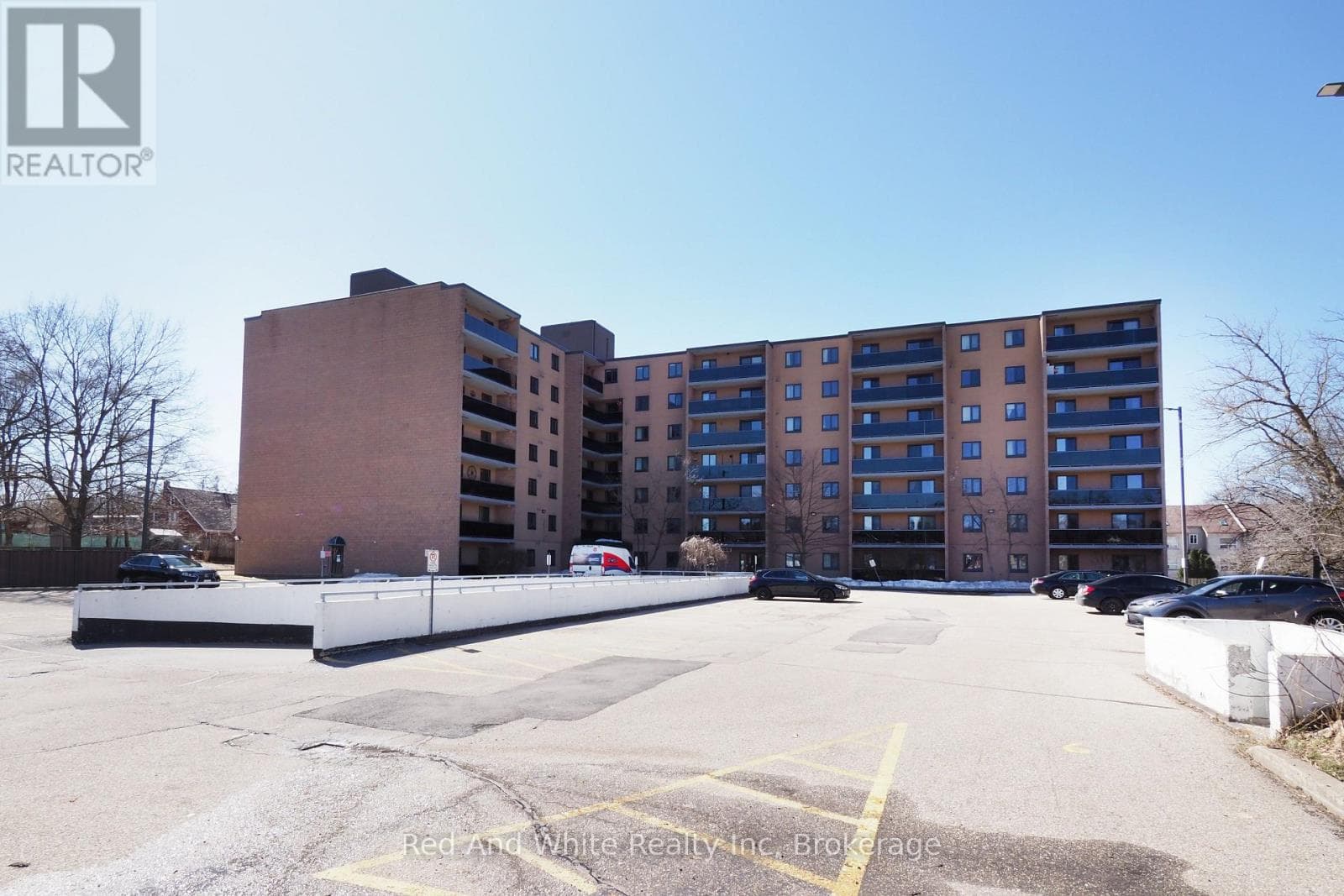 29 WEST Avenue Unit# 403 in Victoria Hills/Cherry Hill/ KW Hosp