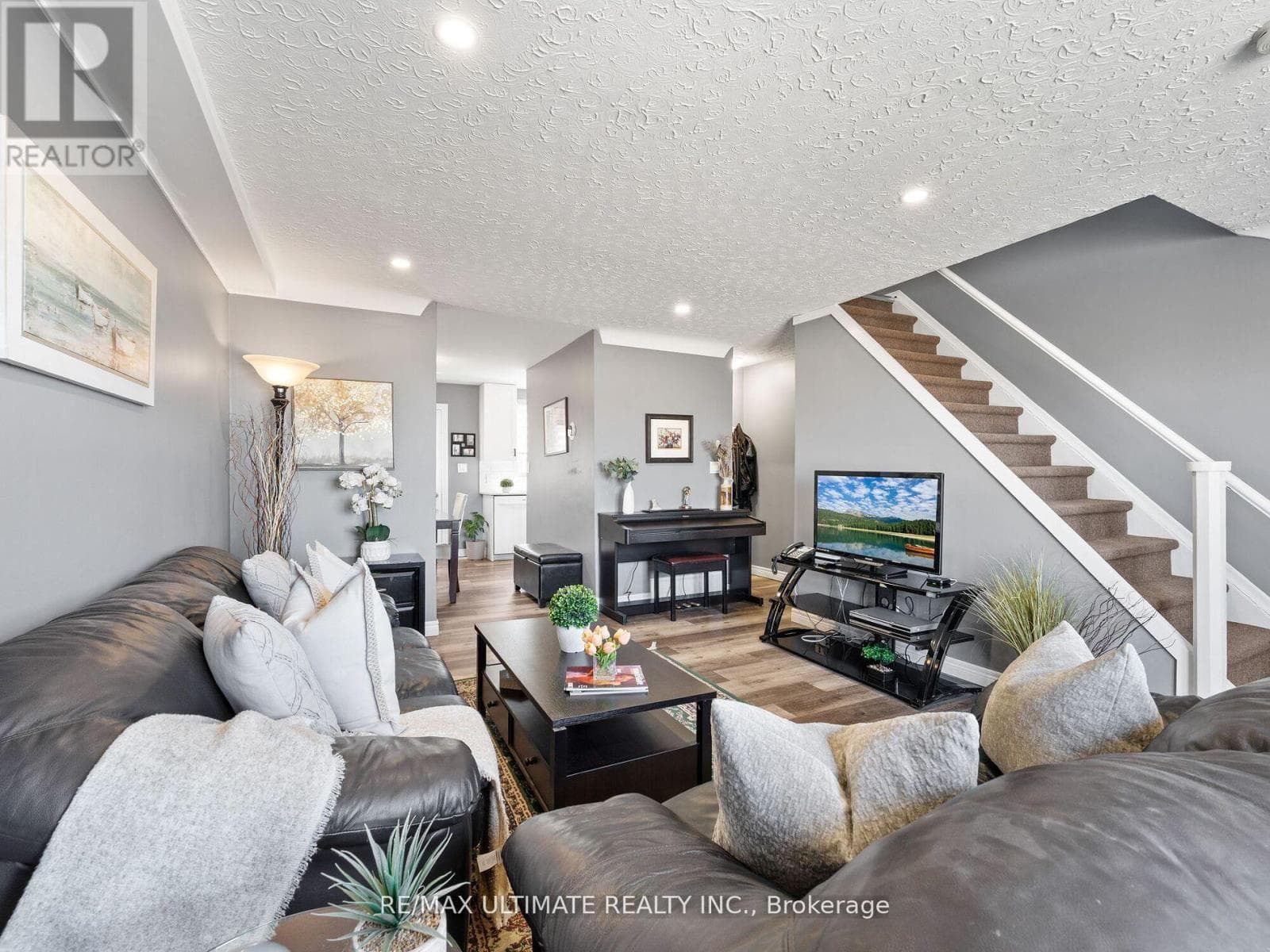 3 - 252 BERTIE STREET — photo 5