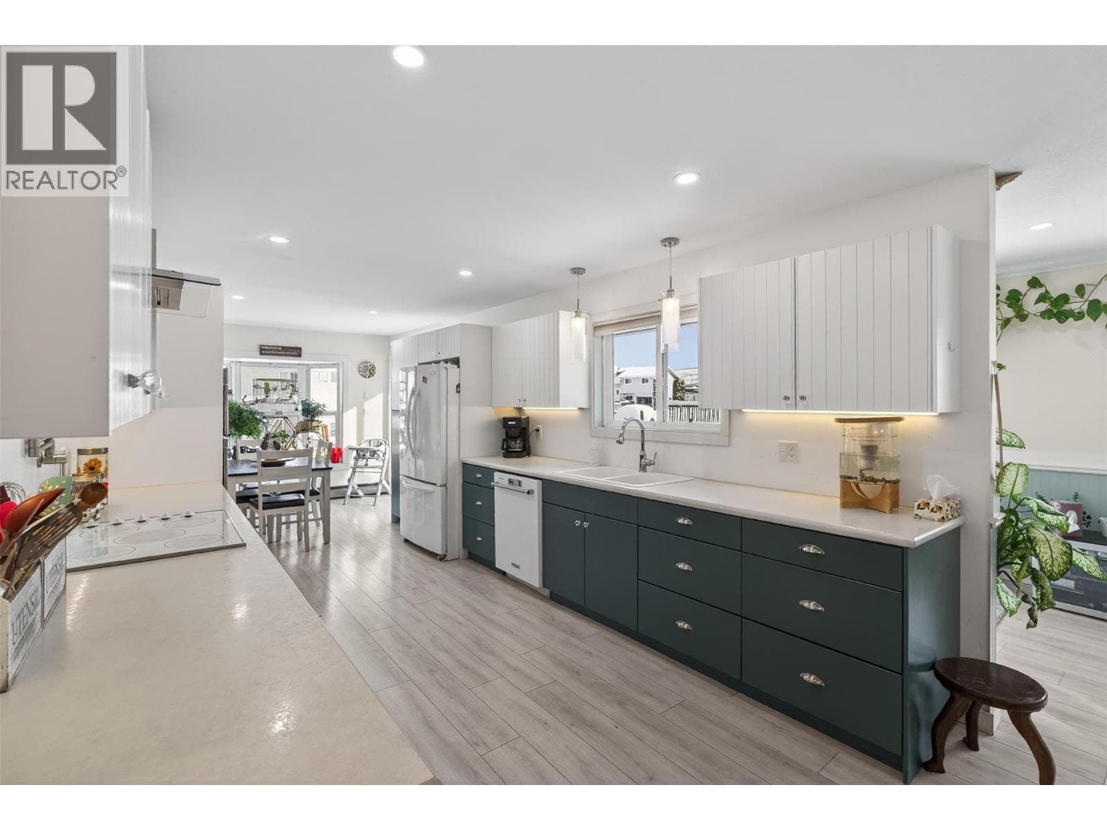 2952 Clapperton Avenue, Interior REALTORS® — photo 3