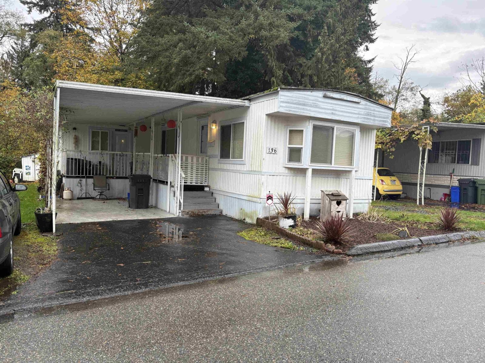 136 7790 KING GEORGE BOULEVARD in Newton
