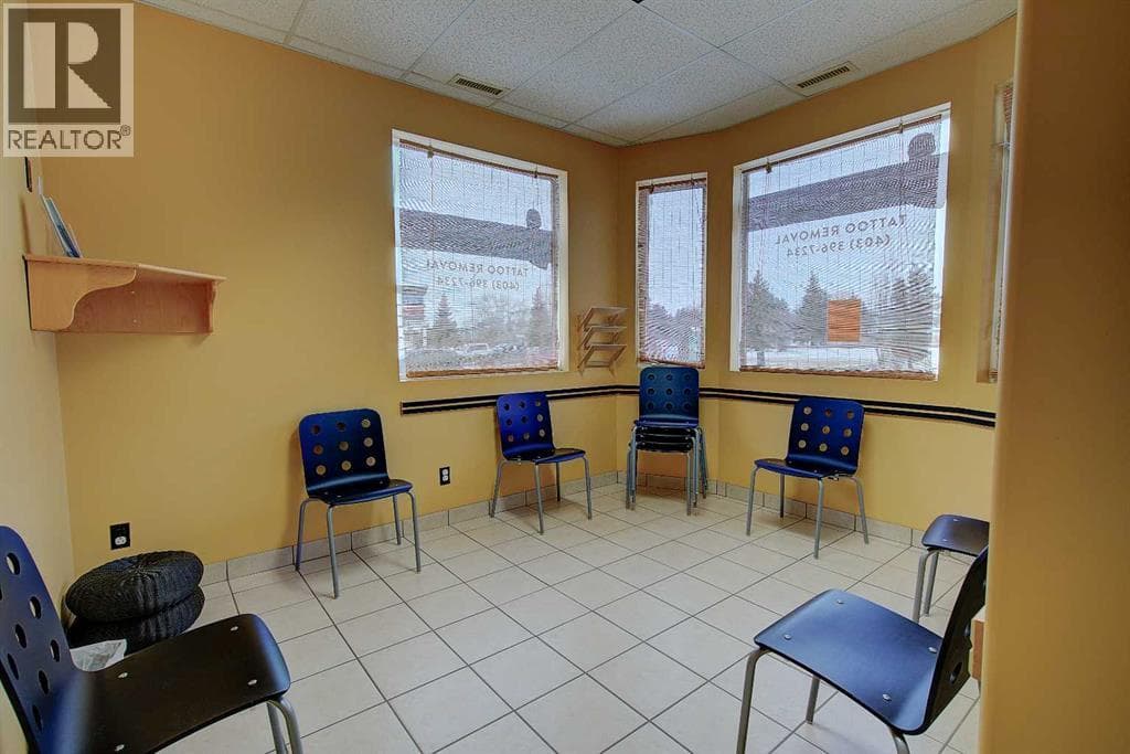 1, 5021 Parkwood Road, Red Deer (Central Alberta) — photo 4