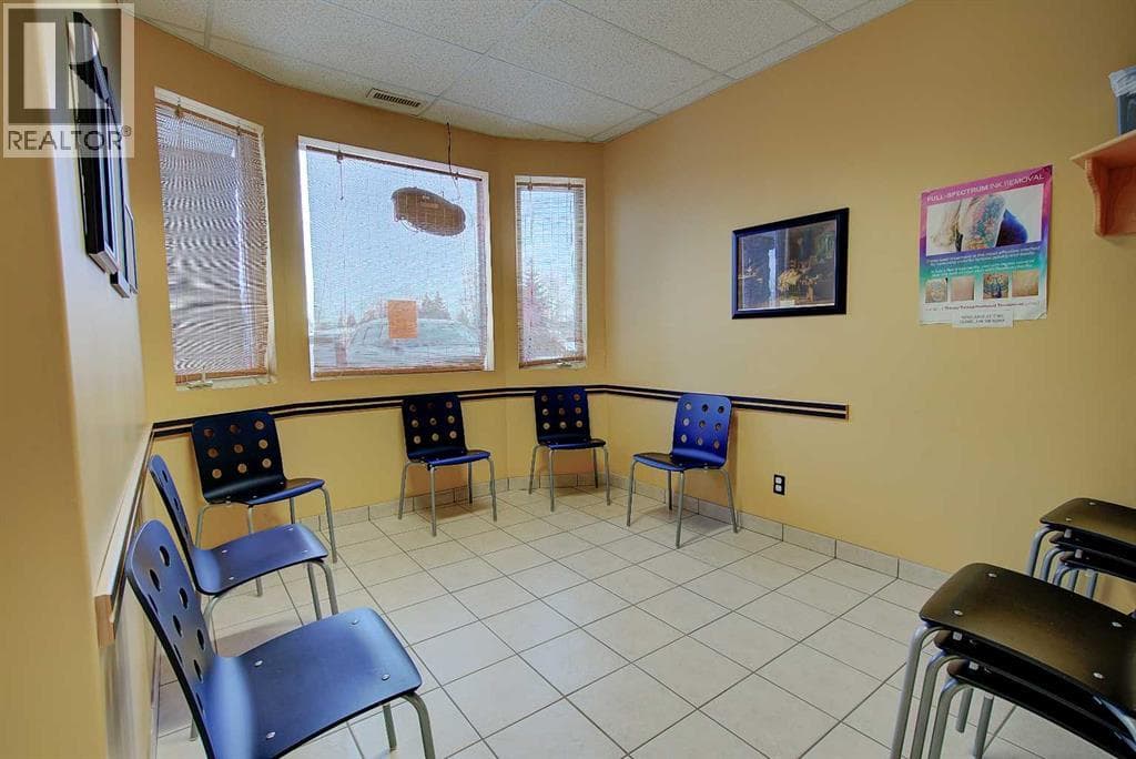 1, 5021 Parkwood Road, Red Deer (Central Alberta) — photo 3