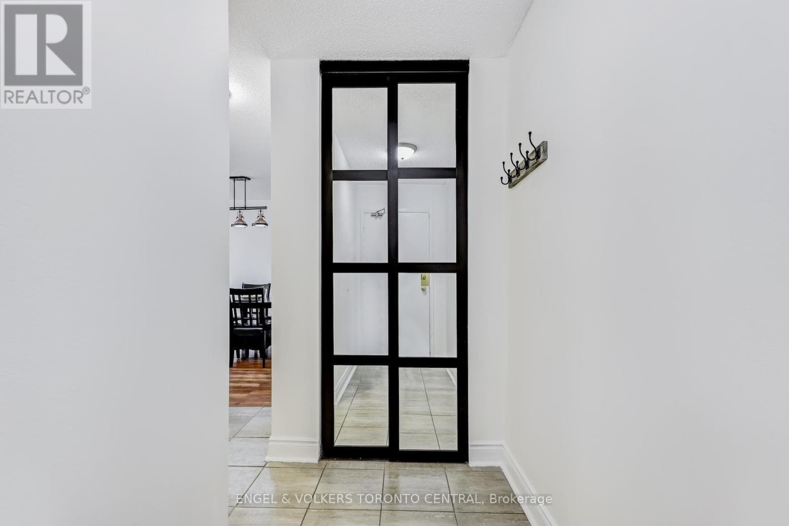 207 - 15 SEWELLS ROAD, Toronto — photo 2