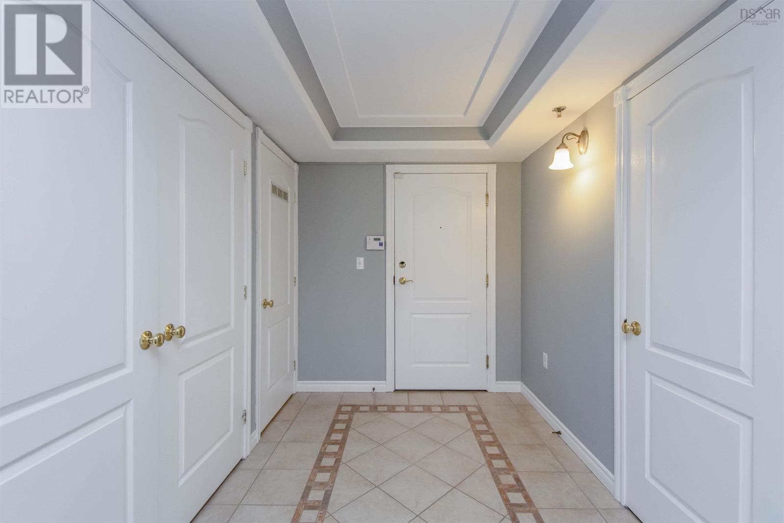 108 40 Regency Park Drive — photo 4