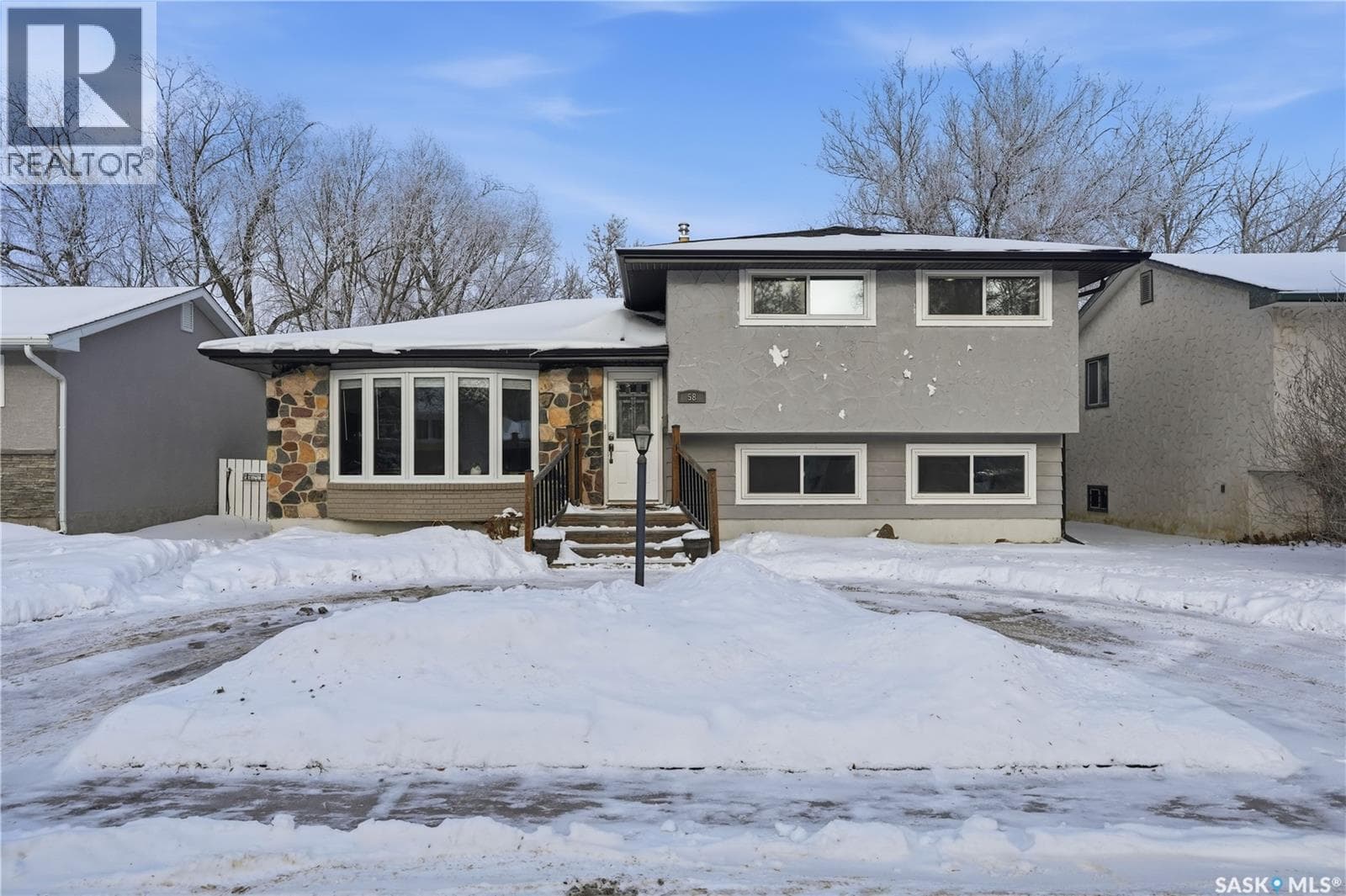 58 STRAUB CRESCENT in Mount Royal