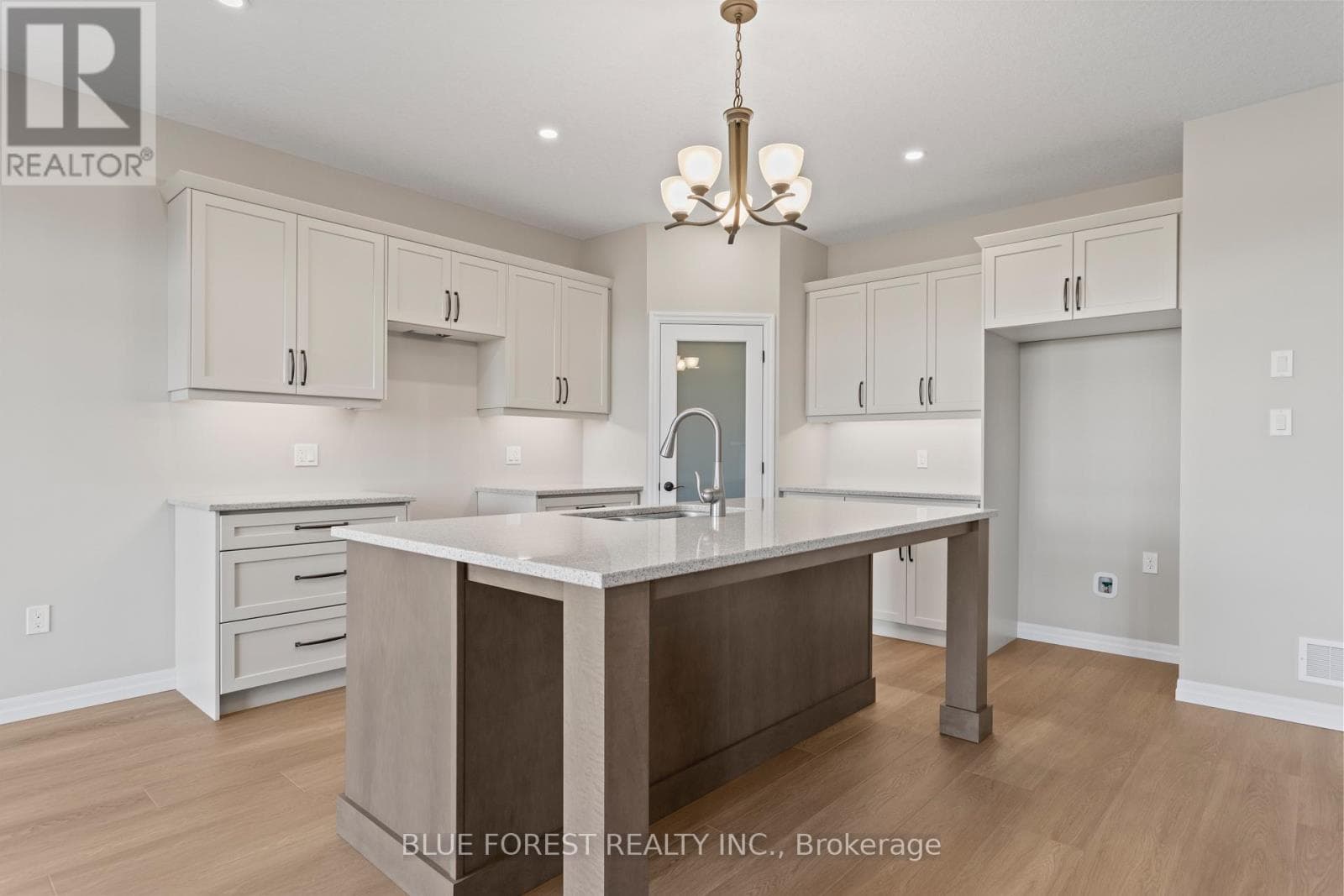 218 SNYDERS AVENUE — photo 3