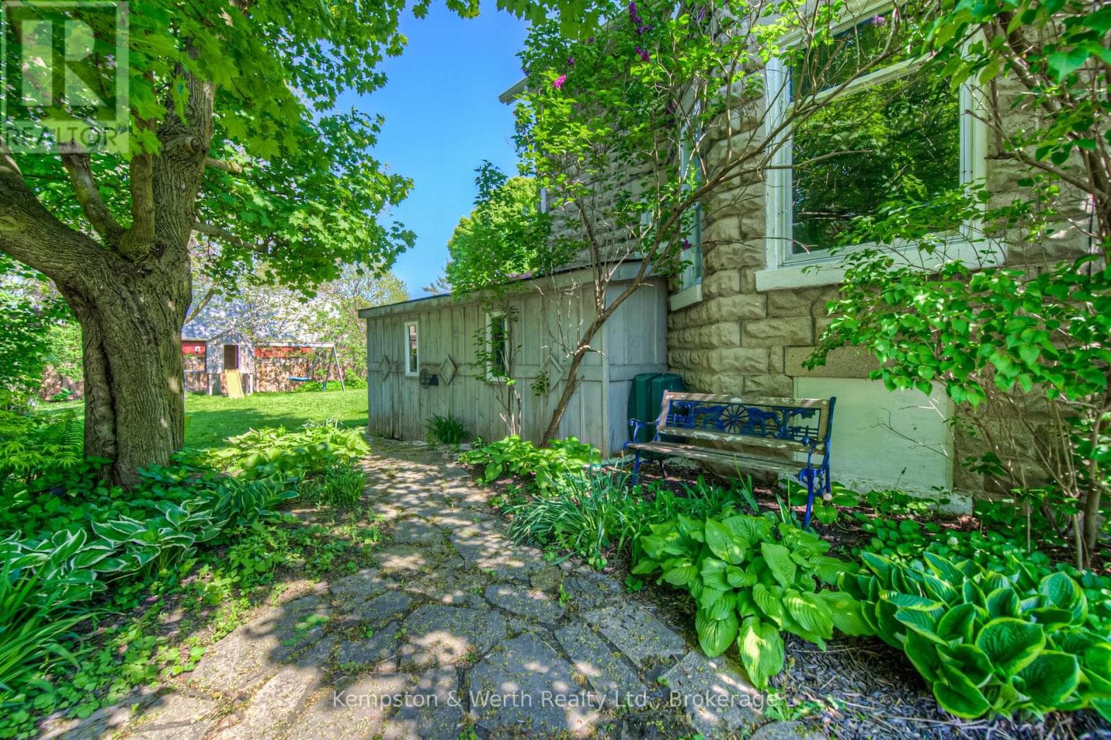 333 BARBER Avenue N — photo 4