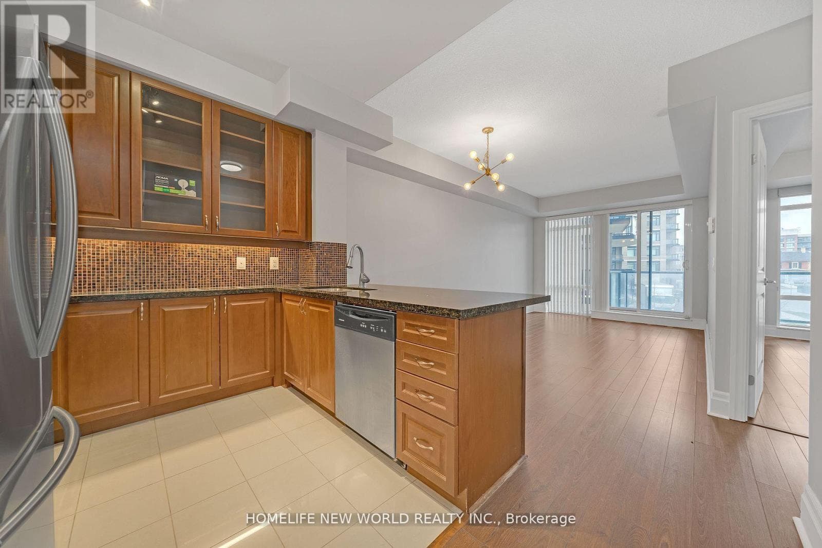 201 - 151 UPPER DUKE CRESCENT, Toronto — photo 5