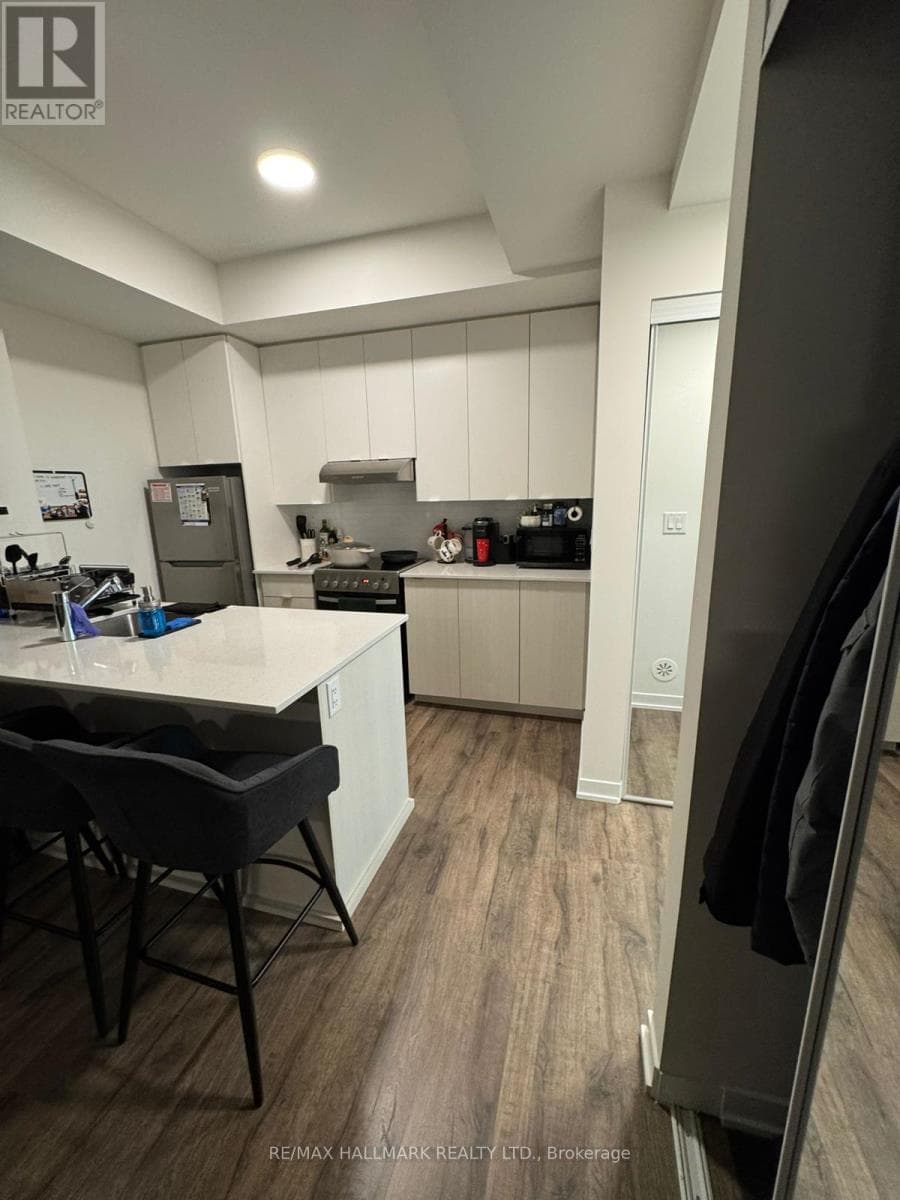 111 - 140 CANON JACKSON DRIVE, Toronto — photo 2