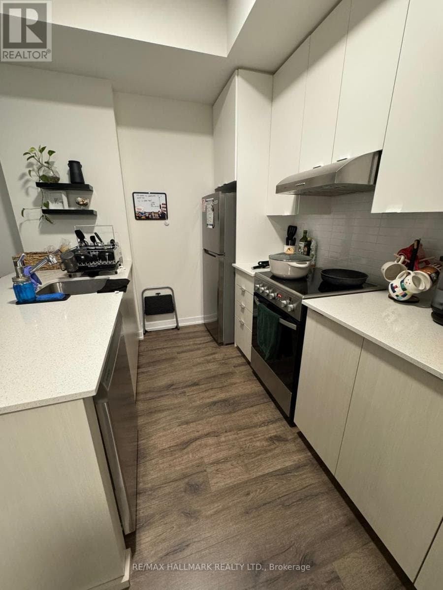 111 - 140 CANON JACKSON DRIVE, Toronto — photo 3