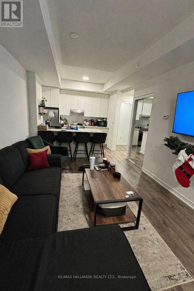 111 - 140 CANON JACKSON DRIVE, Toronto — photo 5