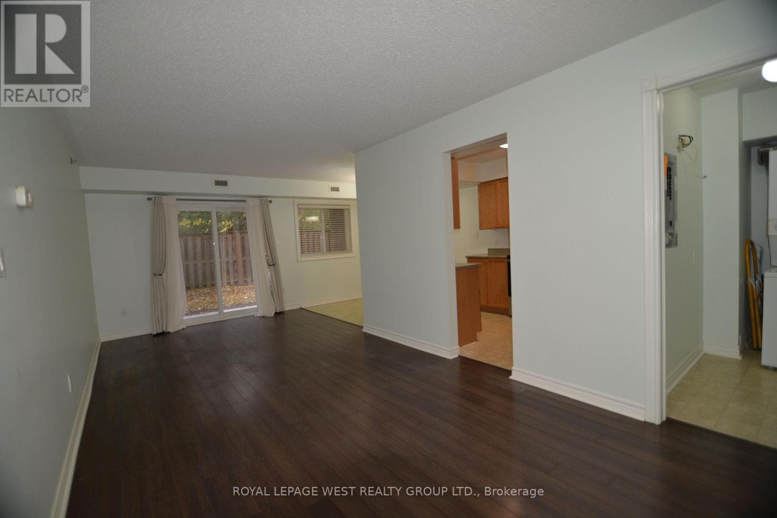 107 - 841 BATTELL STREET N — photo 2