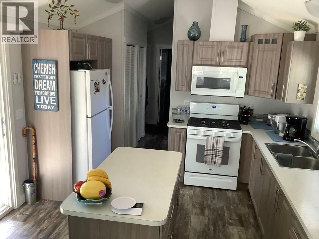 3980 Squilax Anglemont Road Unit# 35, Interior REALTORS® — photo 3