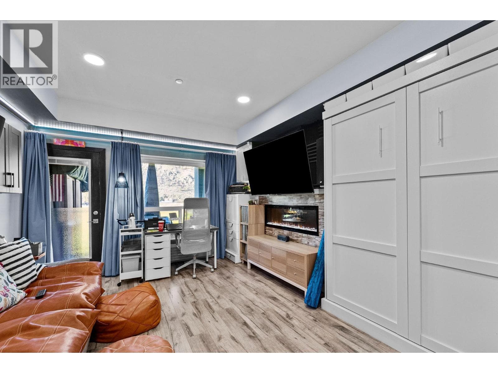 651 DUNES Drive Unit# 207, Interior REALTORS® — photo 2