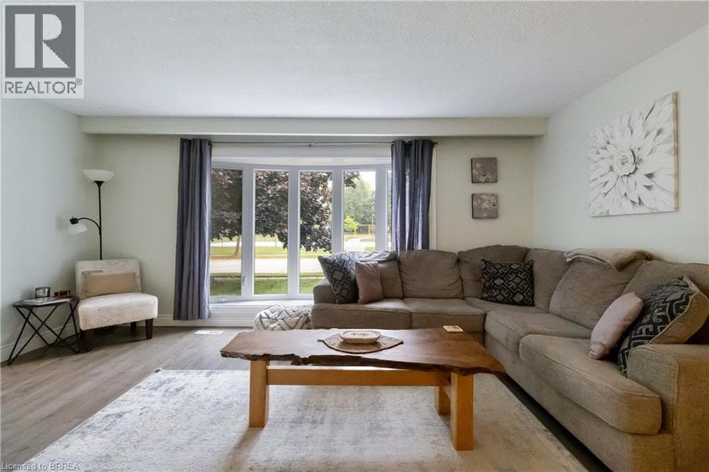 8 SANDY ROW, Brantford — photo 4