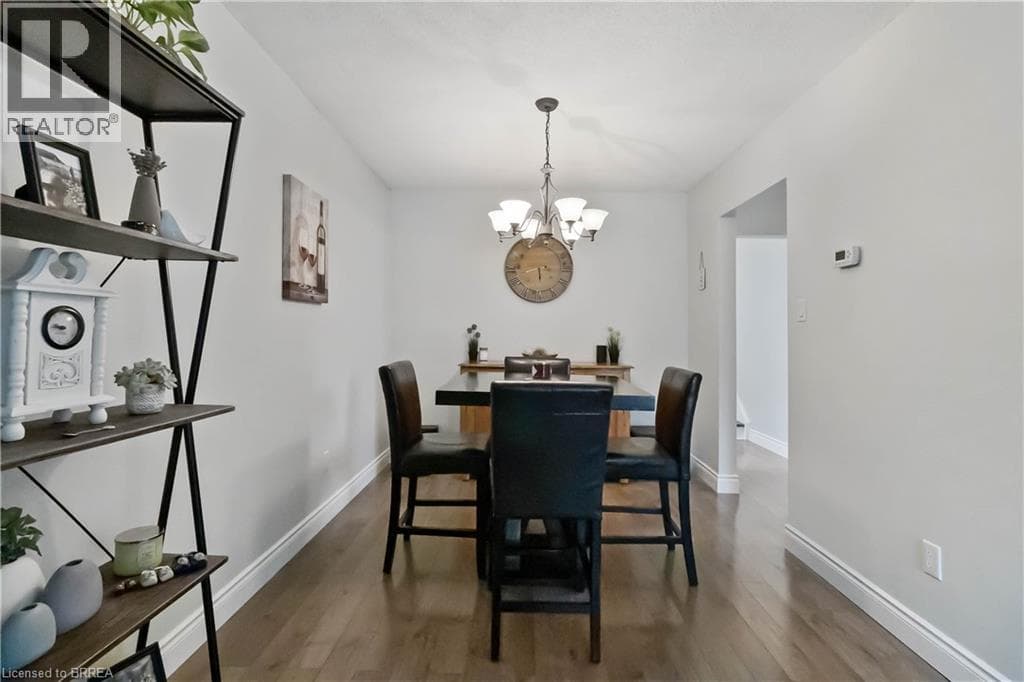 8 SANDY ROW, Brantford — photo 5