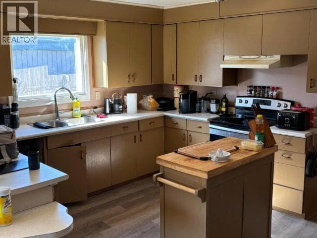 1990 WATERMAN AVENUE, Powell River — photo 4