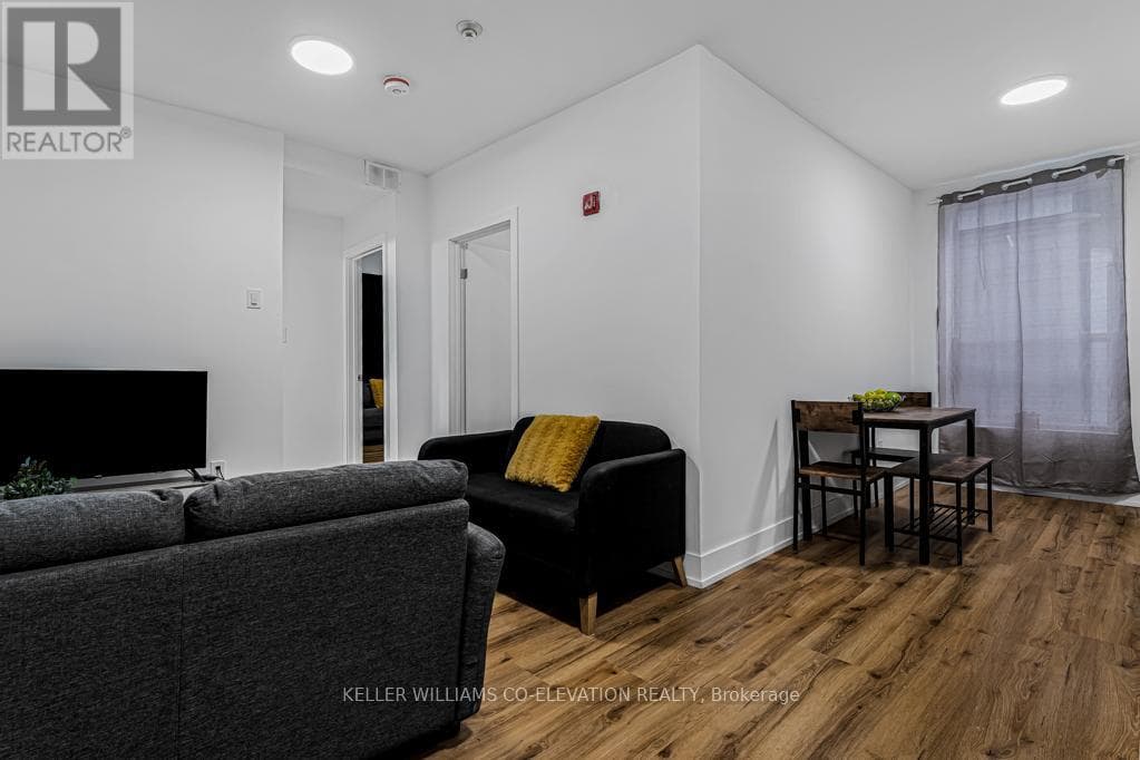 8 - 610 KING STREET E, Toronto — photo 2