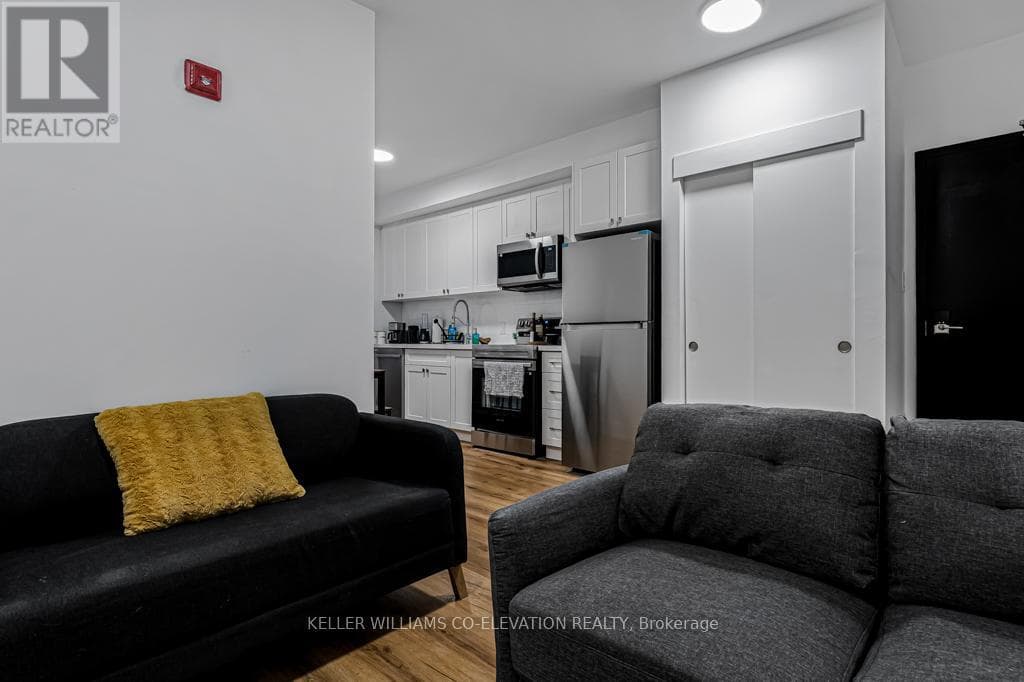 8 - 610 KING STREET E, Toronto — photo 4