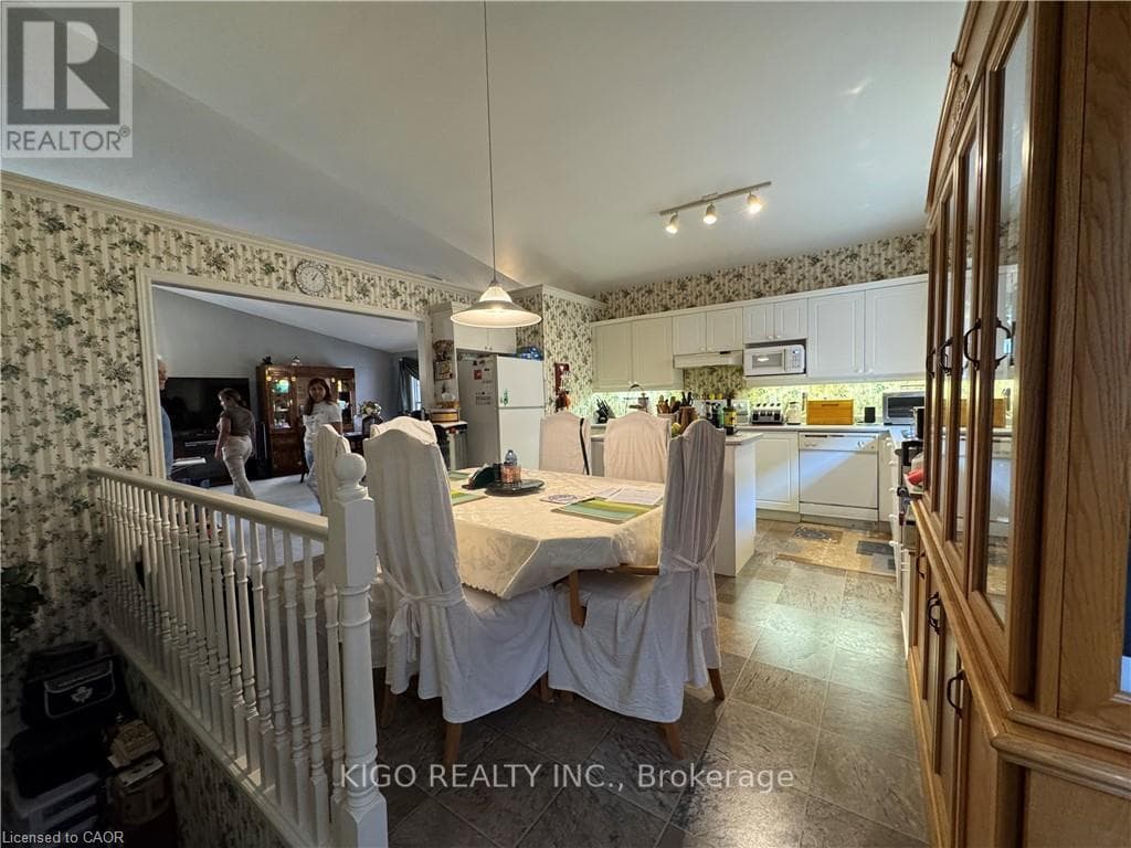 231 CHELTON ROAD, Toronto — photo 3