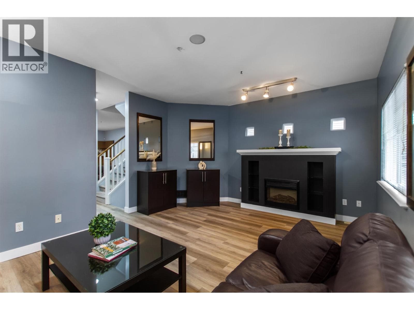 9 1108 RIVERSIDE CLOSE in Birchland Manor