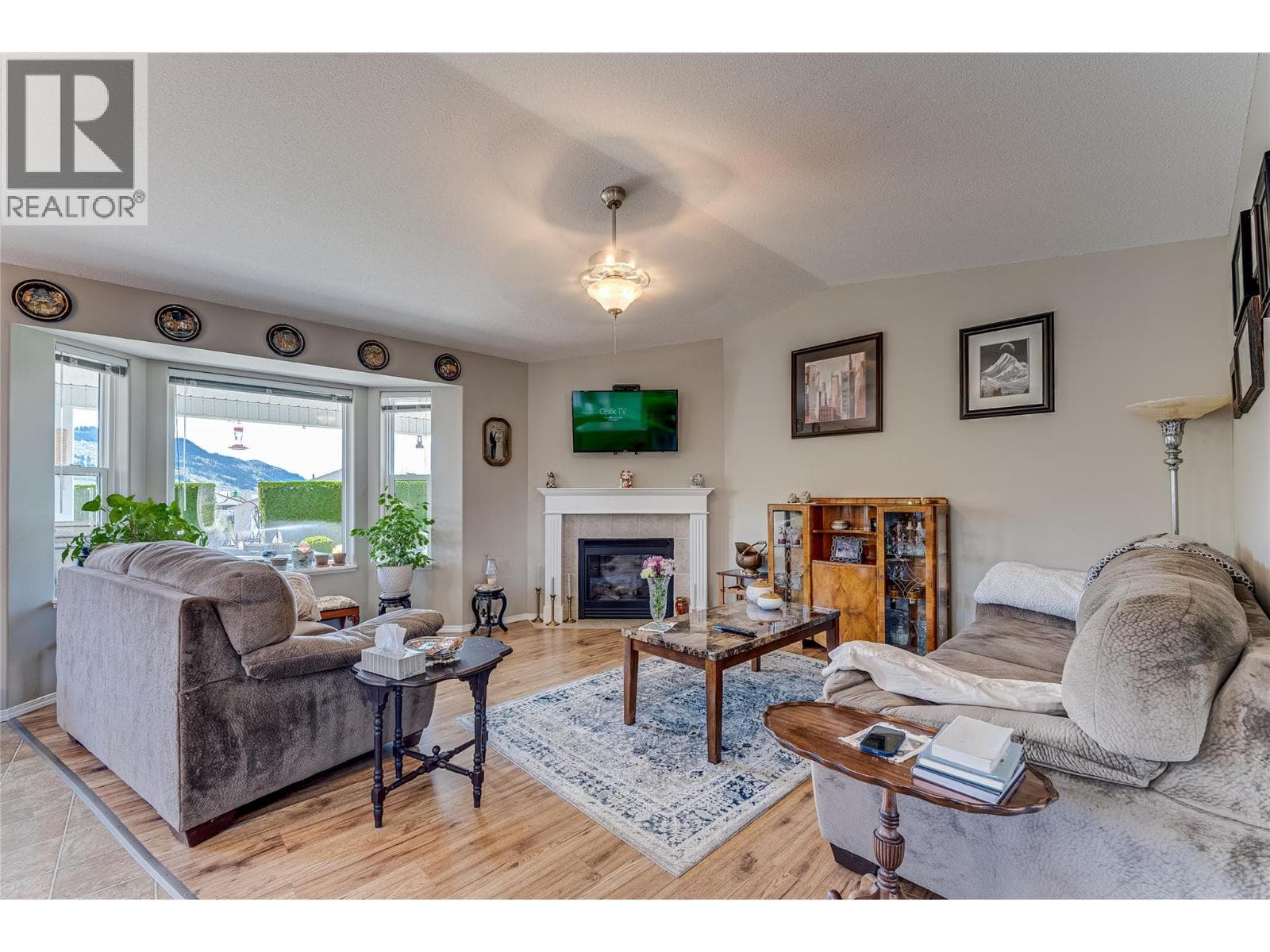 855 8 AVENUE, Interior REALTORS® — photo 3