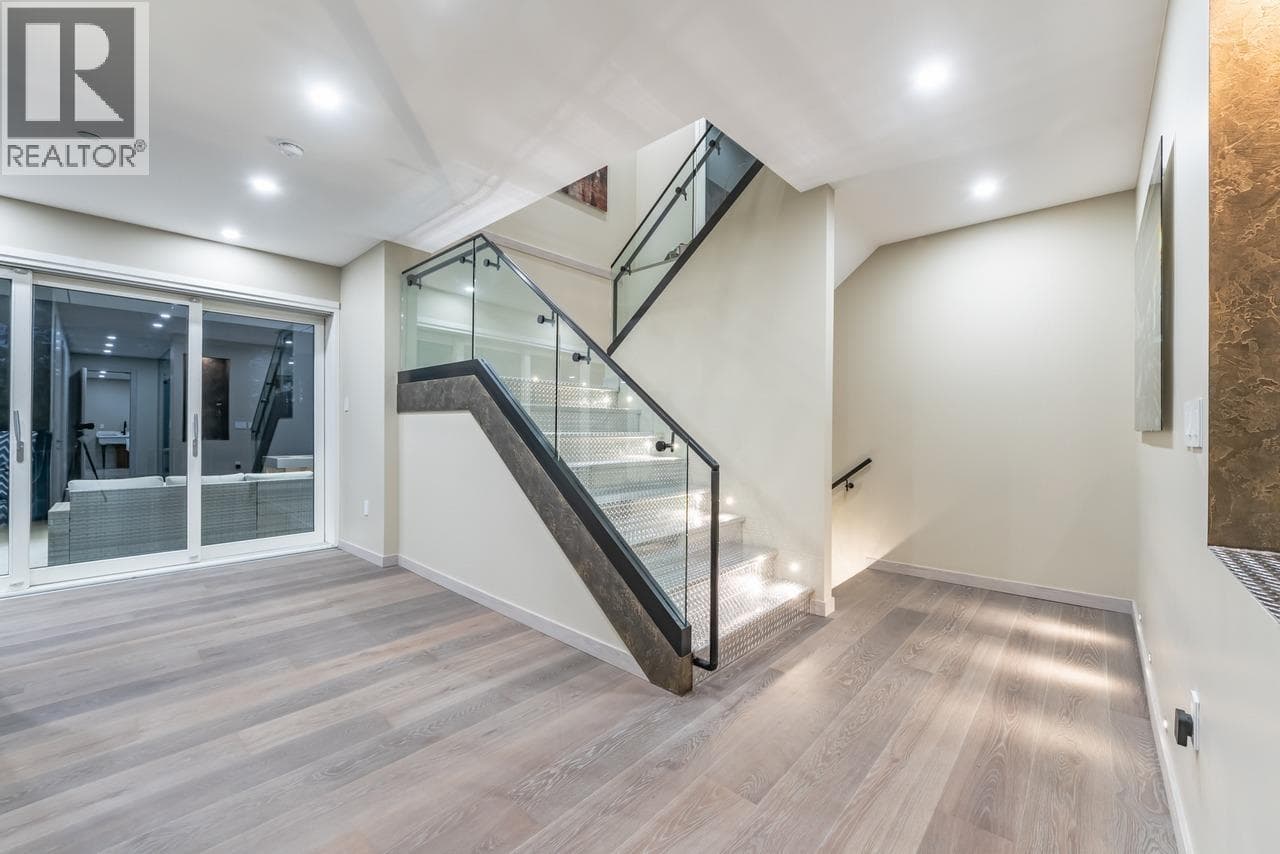 592 CRAIGMOHR DRIVE, Greater Vancouver — photo 2