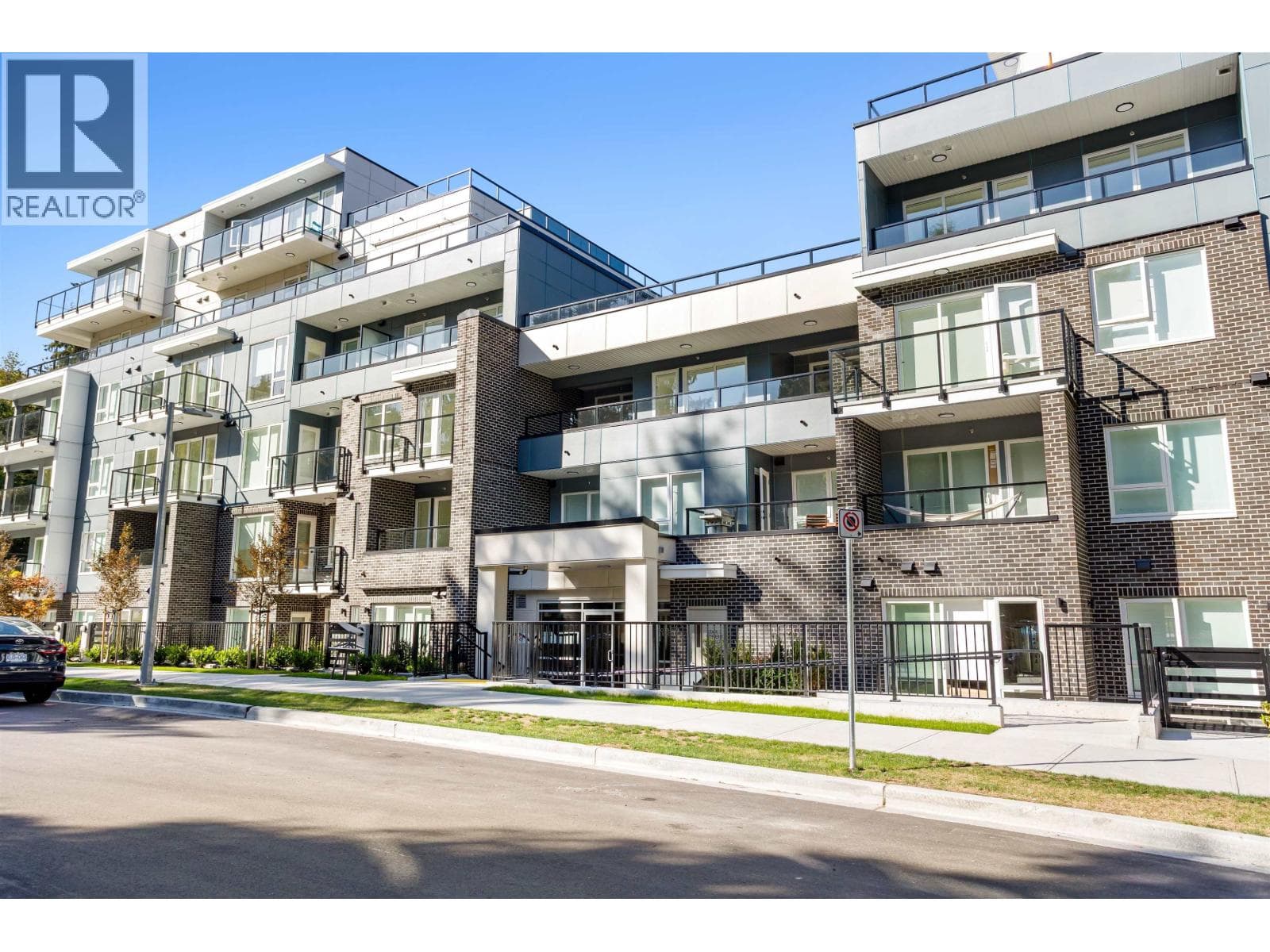 604 2002 ST. GEORGE STREET in Seaview