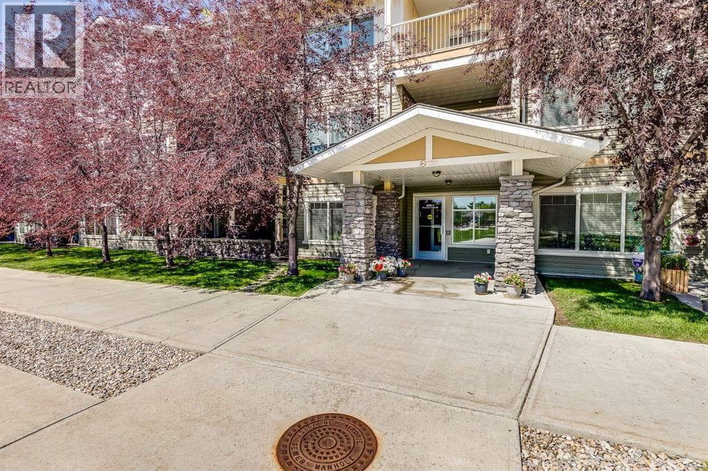 2102, 4 Kingsland Close SE, Calgary — photo 2