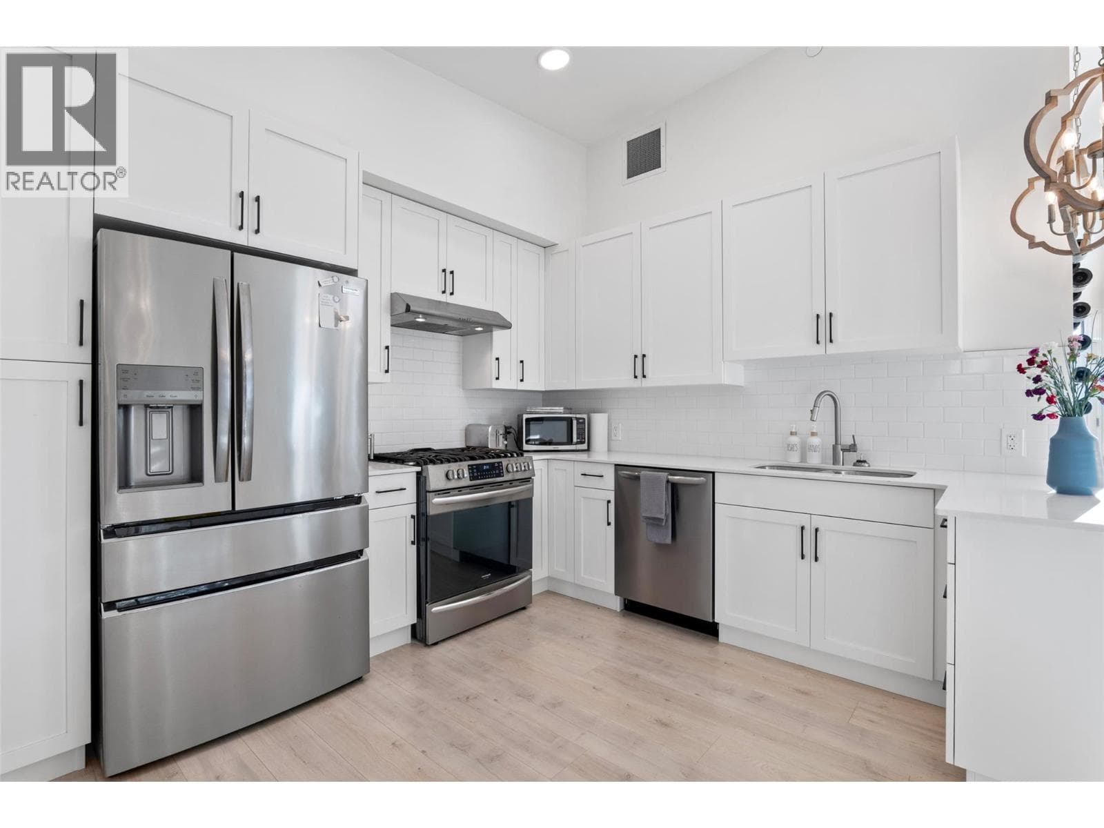 651 DUNES Drive Unit# 401, Interior REALTORS® — photo 3