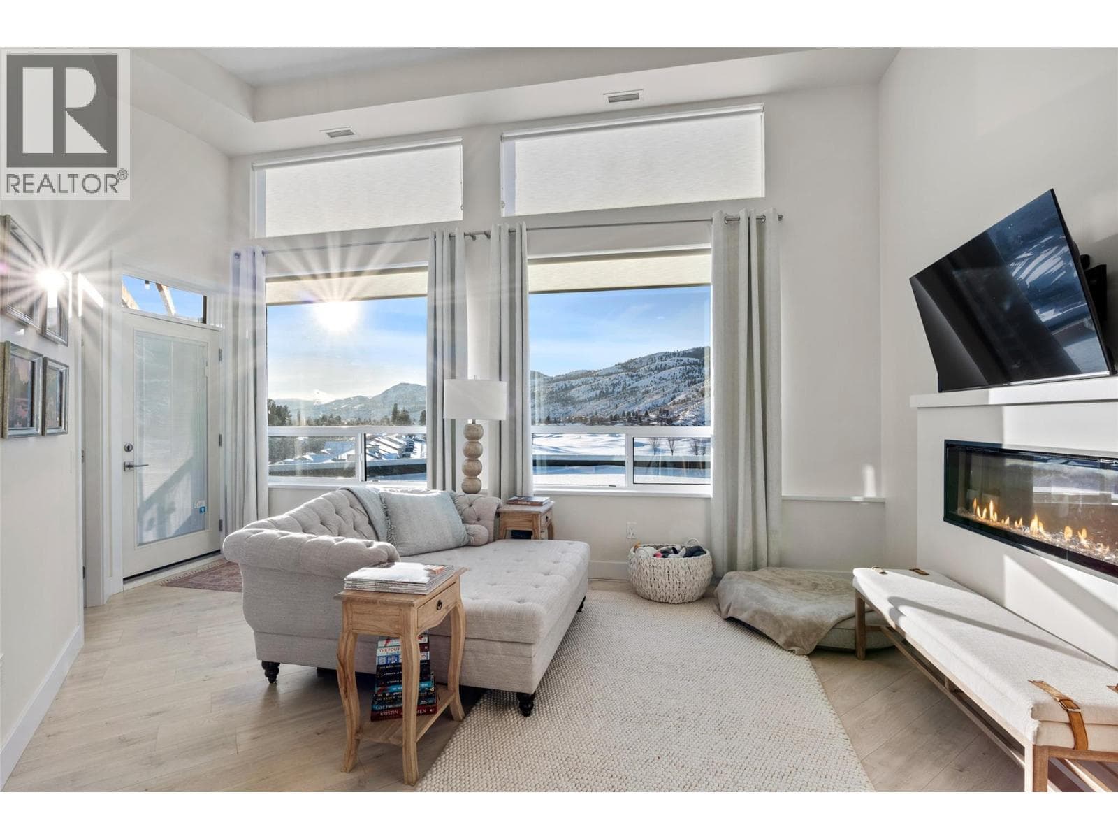 651 DUNES Drive Unit# 401, Interior REALTORS® — photo 4