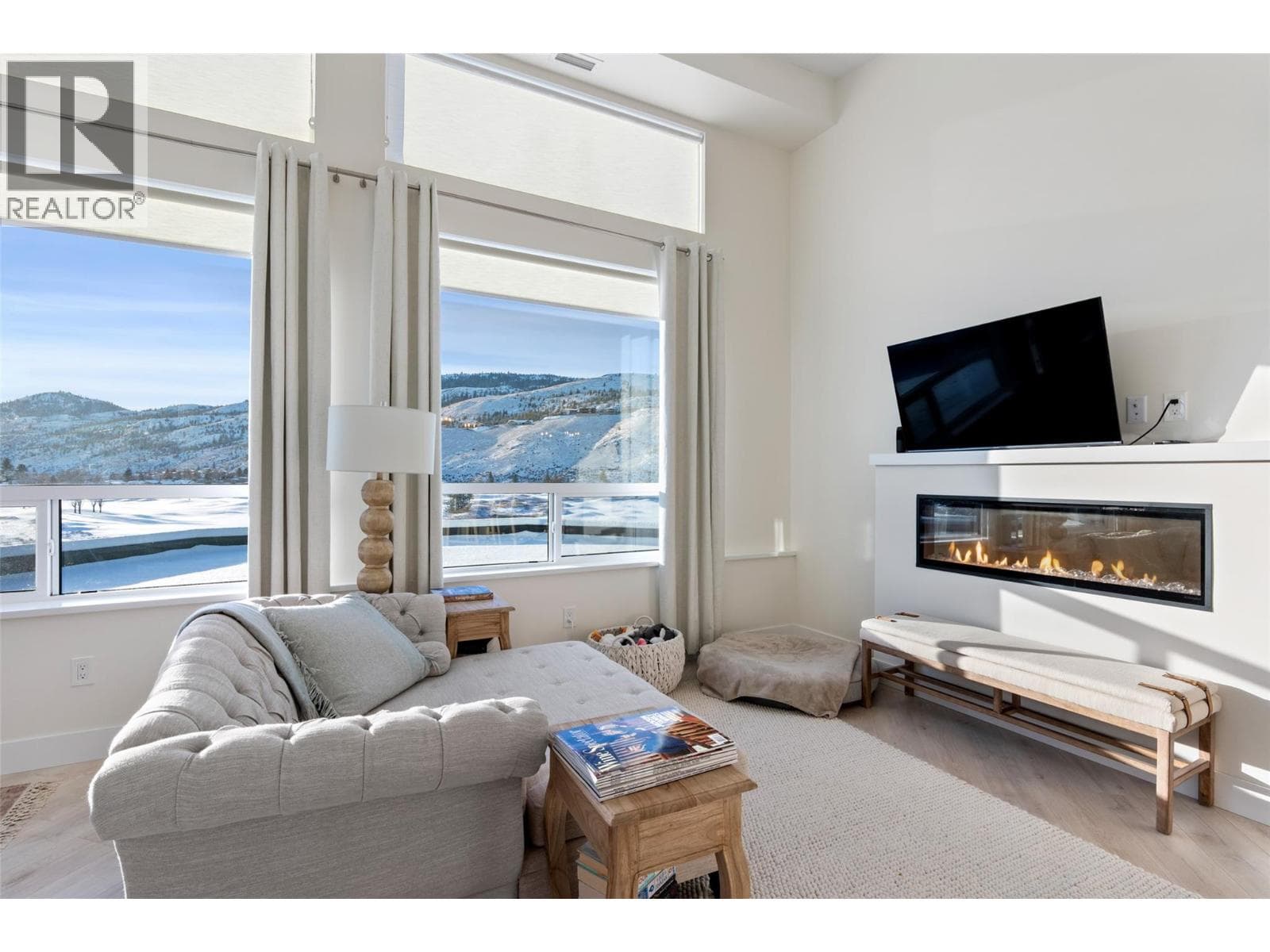 651 DUNES Drive Unit# 401, Interior REALTORS® — photo 5