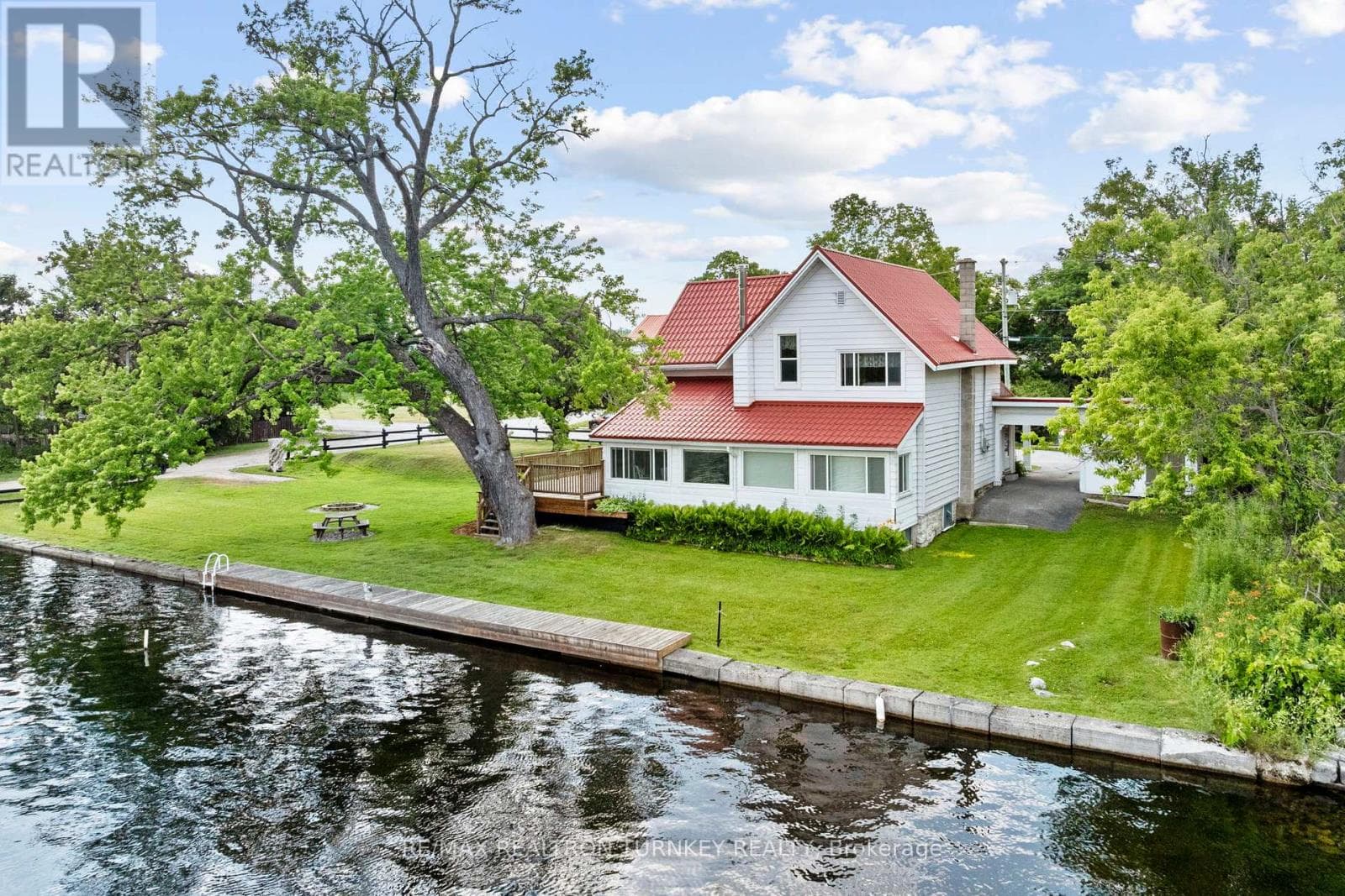 15 NORTH WATER STREET in Fenelon