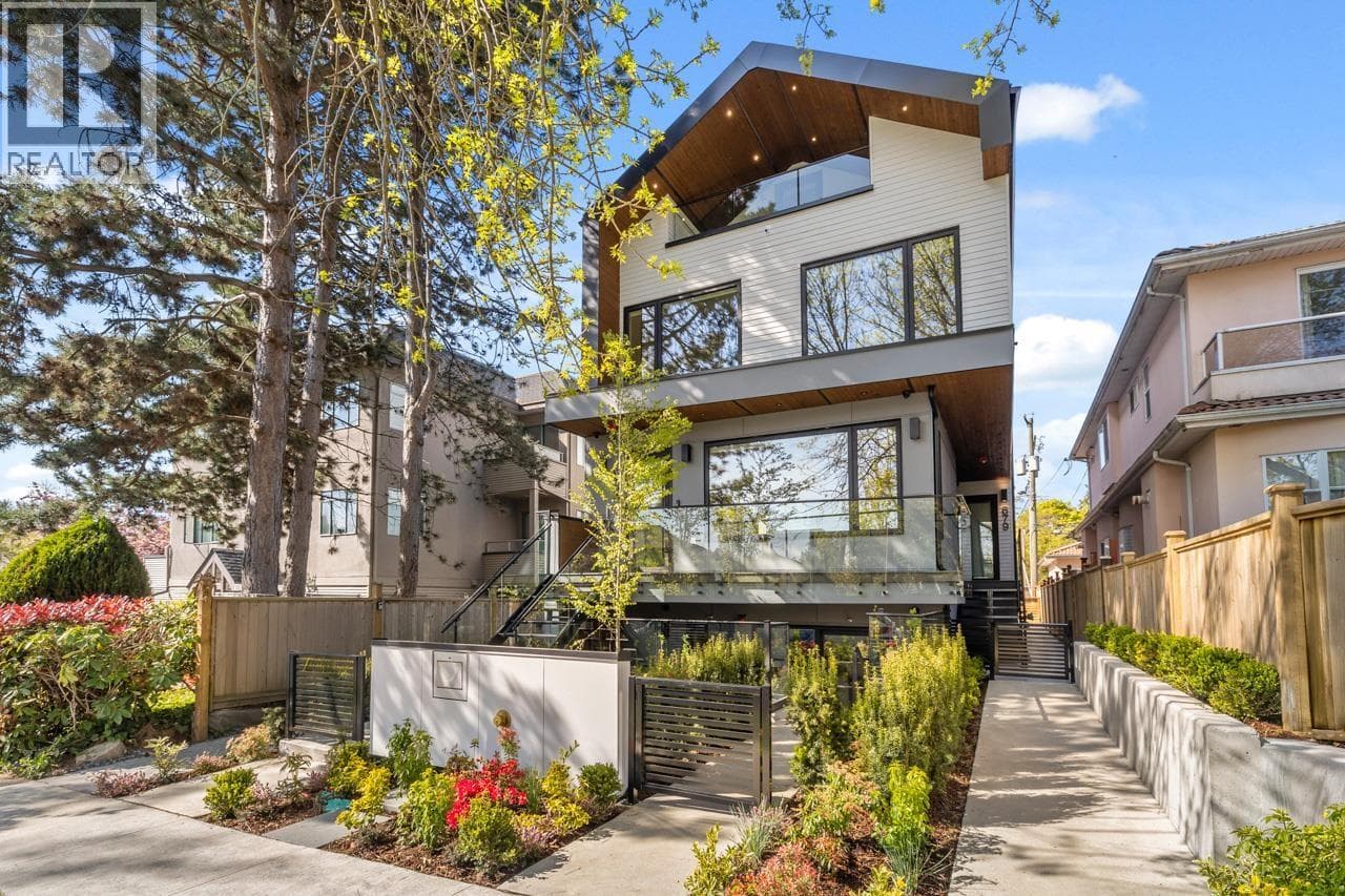 679 W 18TH AVENUE in South Cambie