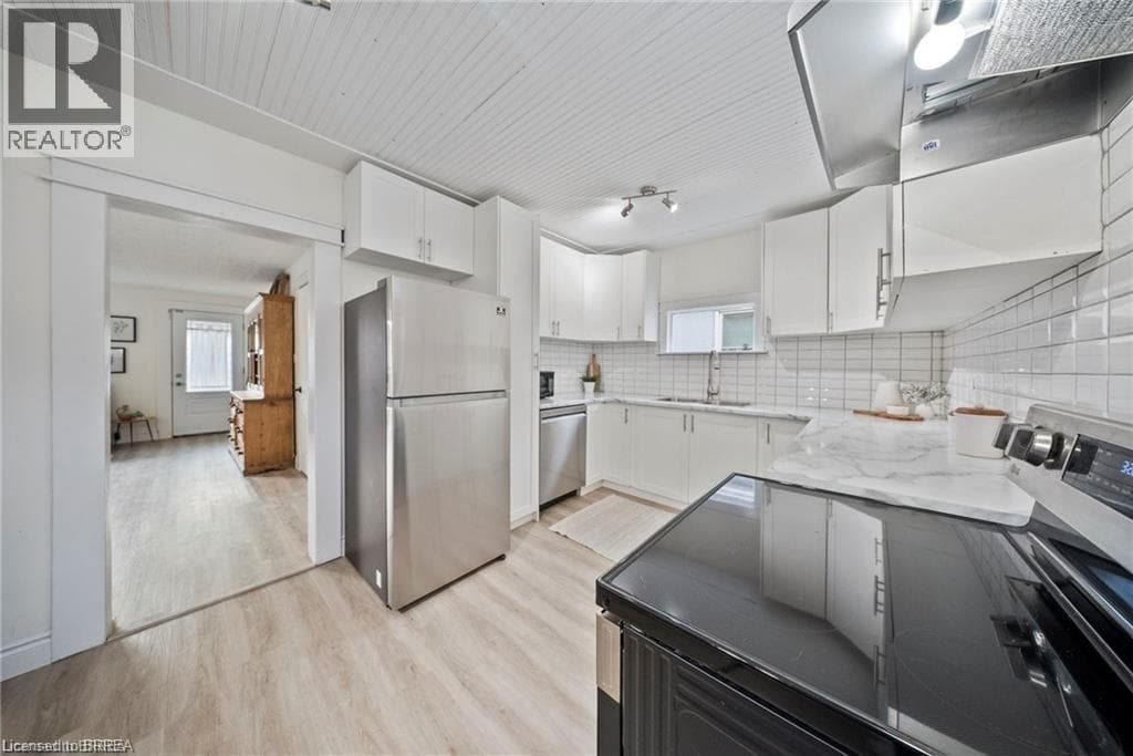 68 OAK STREET, Brantford — photo 2
