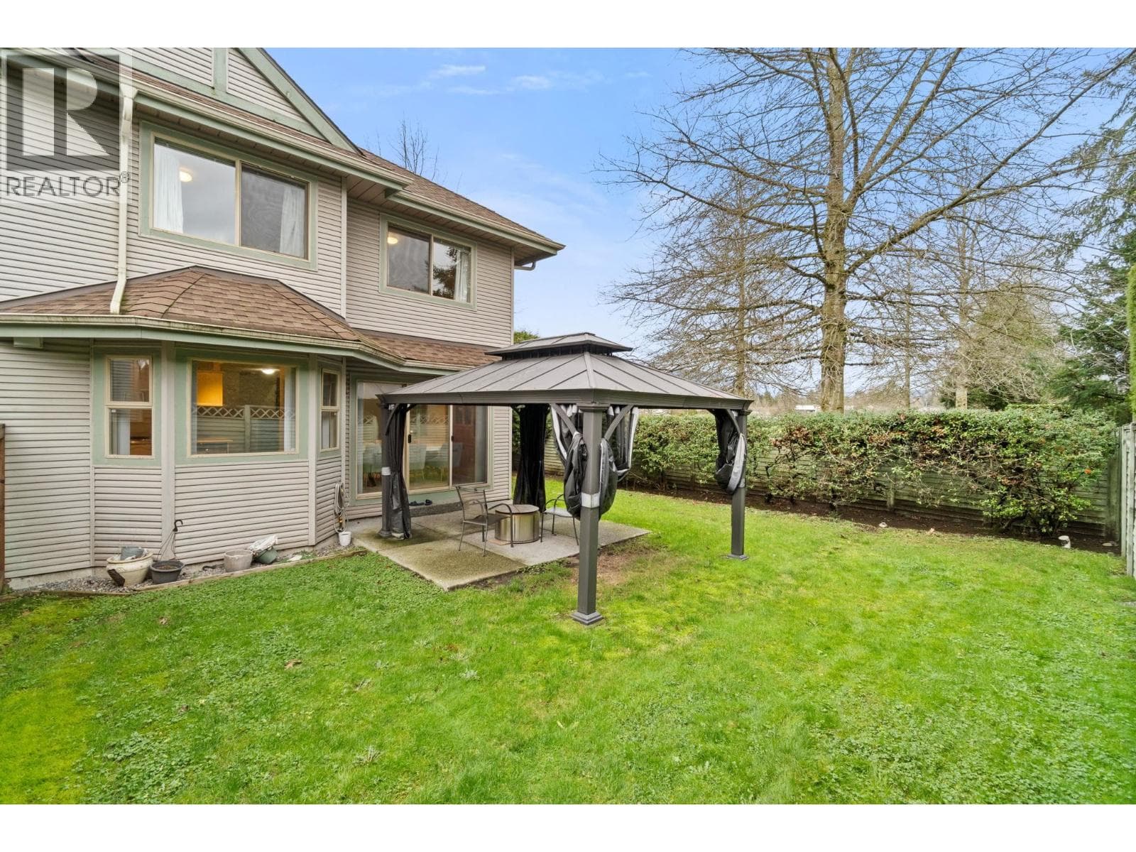 29 1255 RIVERSIDE DRIVE — photo 3