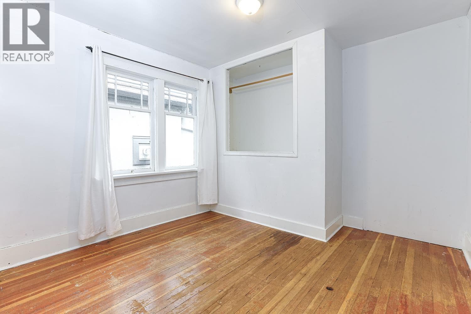 4557 WEST 14TH AVENUE, Greater Vancouver — photo 2