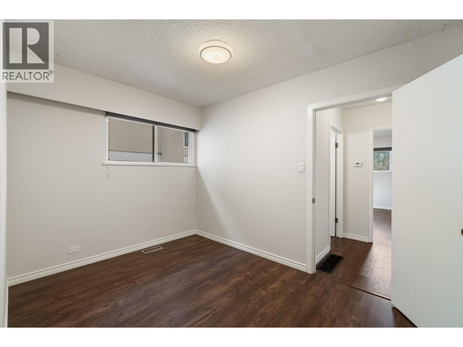 2611 PARKER STREET — photo 5