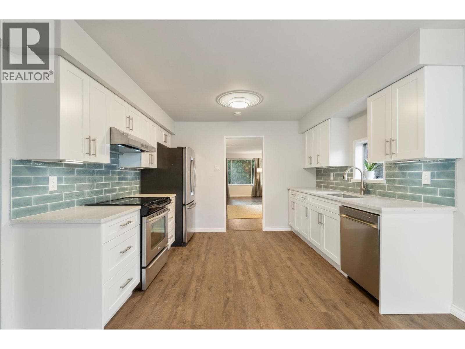 2611 PARKER STREET — photo 2
