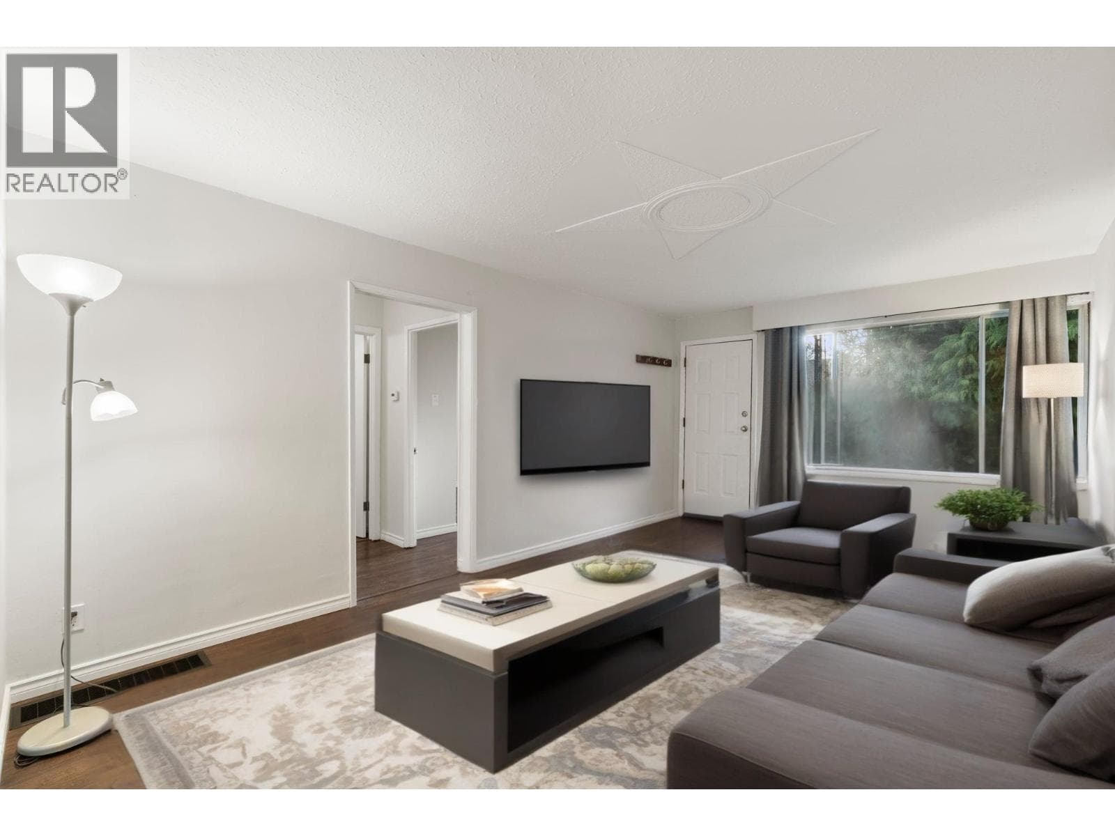 2611 PARKER STREET — photo 3