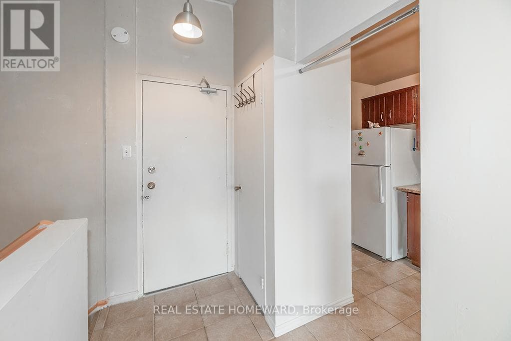 505 - 4060 LAWRENCE AVENUE — photo 3