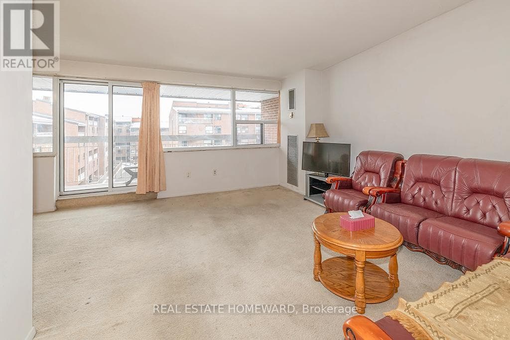 505 - 4060 LAWRENCE AVENUE — photo 4