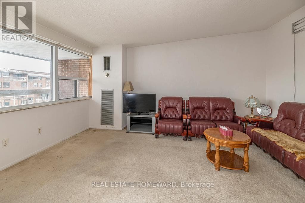 505 - 4060 LAWRENCE AVENUE — photo 5