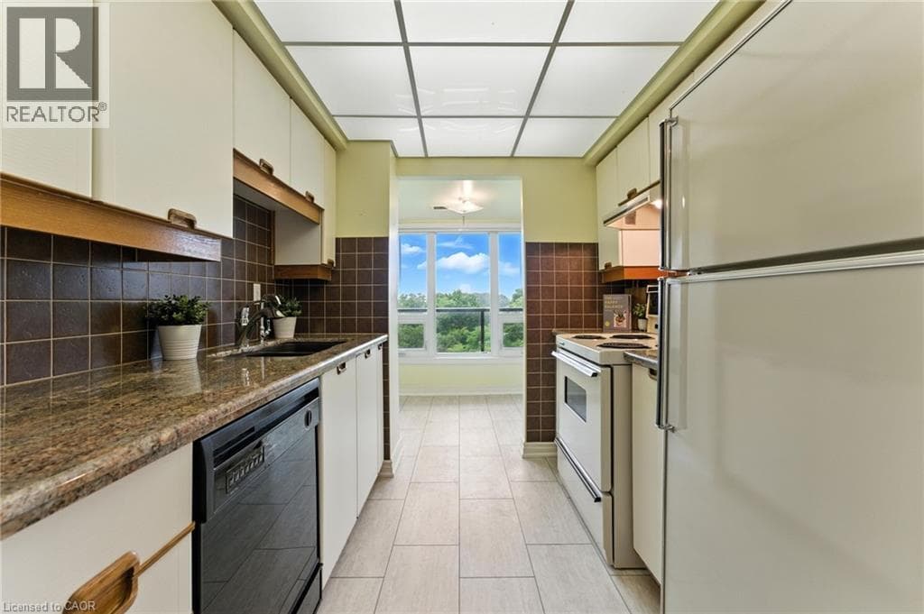 237 KING STREET WEST UNIT 1104 — photo 4
