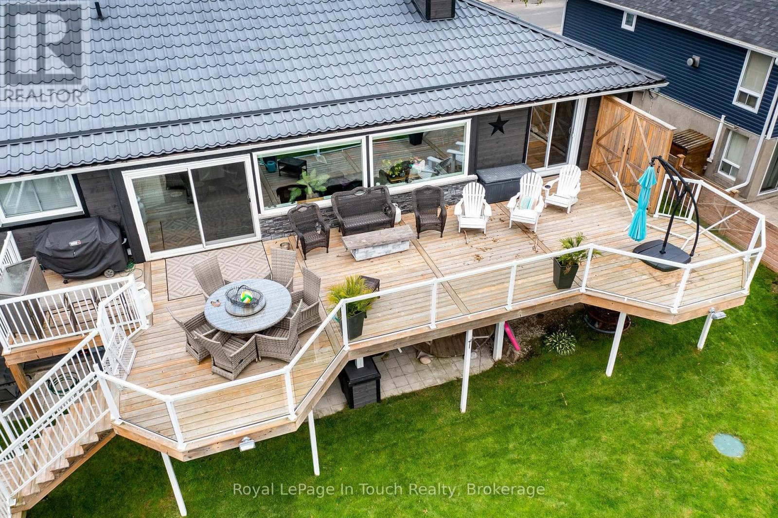 8 TINY BEACHES ROAD S — photo 3