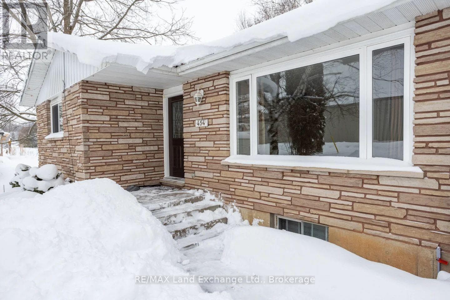 454 VICTORIA STREET NORTH — photo 3