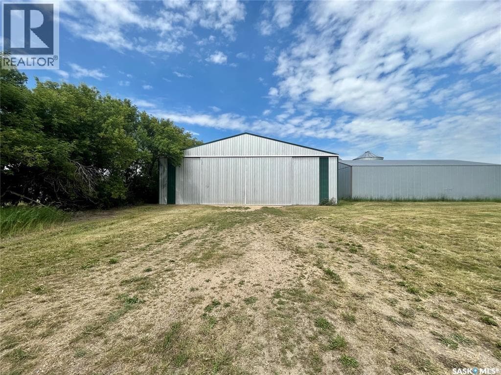 RUECKER ACREAGE, Saskatchewan — photo 2
