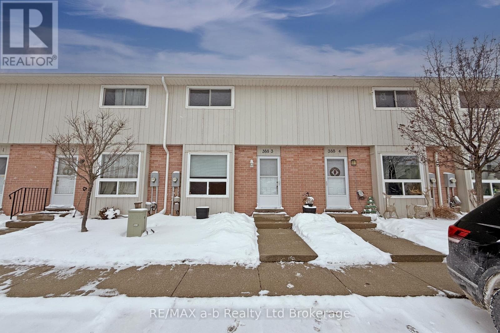 3 388 SPRINGBANK AVENUE NORTH — photo 2