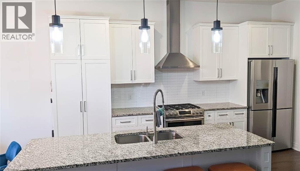 206 CARRIAGE WAY — photo 2