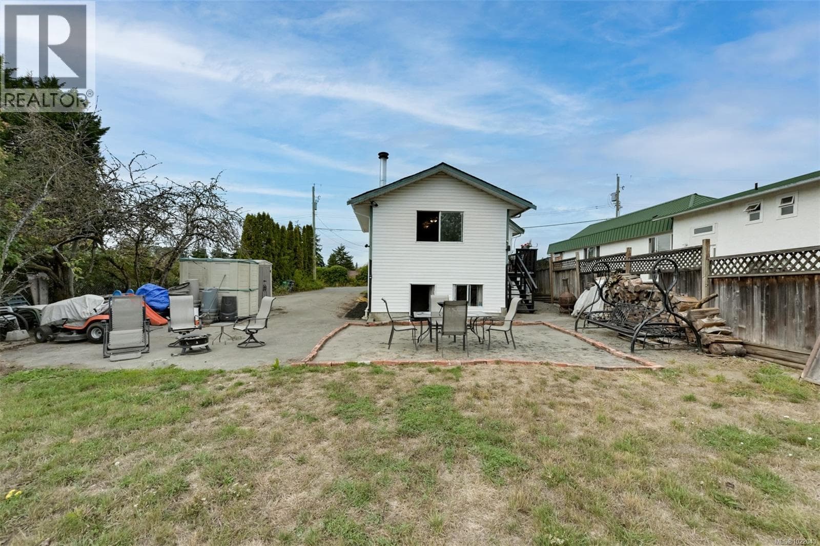 3883 DOUGLAS STREET, Victoria — photo 4